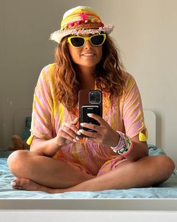 Bushra feet photo thumbnail