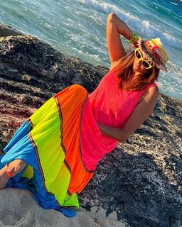 Bushra feet photo thumbnail