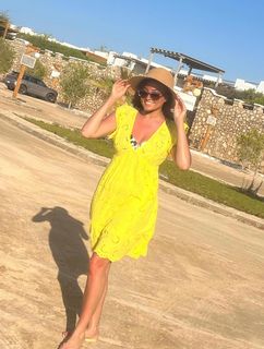 Bushra feet photo thumbnail