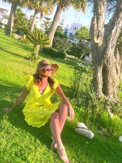 Bushra feet photo thumbnail