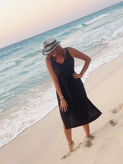 Bushra feet photo thumbnail