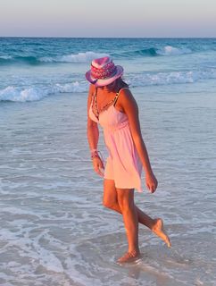 Bushra feet photo thumbnail