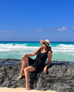 Bushra feet photo thumbnail