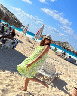 Bushra feet photo thumbnail