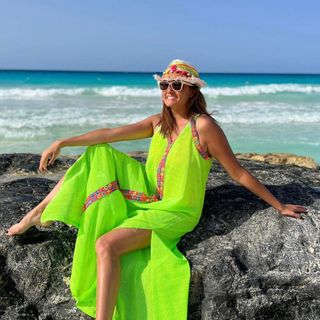 Bushra feet photo thumbnail