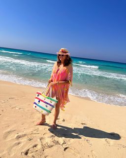 Bushra feet photo thumbnail