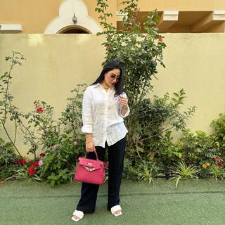 Busi feet photo 7