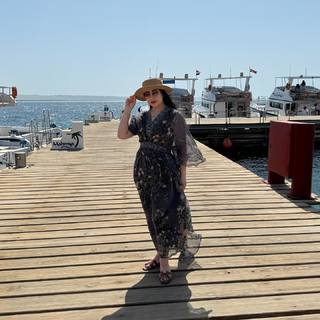 Busi feet photo 5