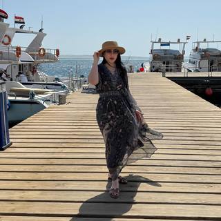 Busi feet photo 2