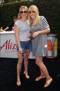 Busy Philipps feet photo thumbnail