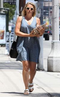 Busy Philipps feet photo thumbnail