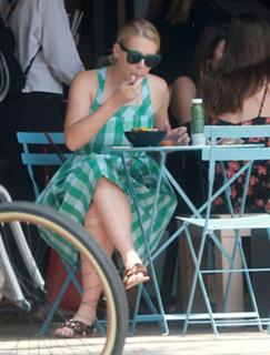 Busy Philipps feet photo thumbnail