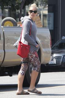 Busy Philipps feet photo thumbnail