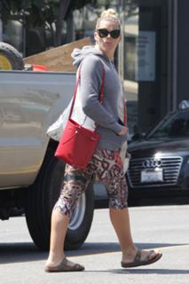 Busy Philipps feet photo thumbnail
