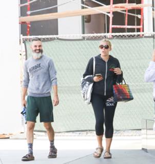 Busy Philipps feet photo thumbnail
