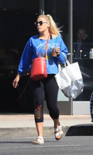 Busy Philipps feet photo thumbnail