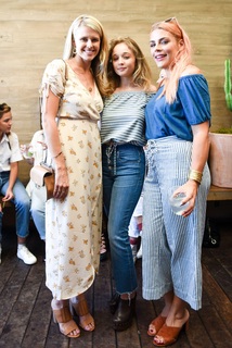 Busy Philipps feet photo thumbnail