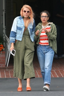 Busy Philipps feet photo thumbnail
