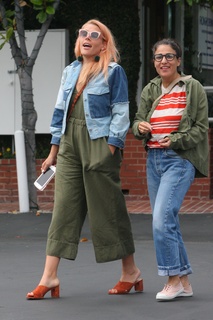 Busy Philipps feet photo thumbnail