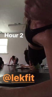 Busy Philipps feet photo thumbnail