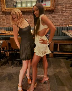 Busy Philipps feet photo thumbnail