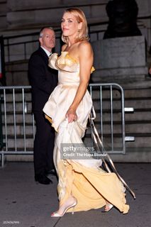 Busy Philipps feet photo thumbnail