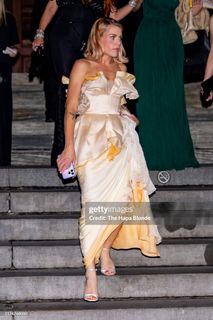 Busy Philipps feet photo thumbnail