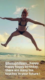 Busy Philipps feet photo thumbnail