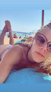 Busy Philipps feet photo thumbnail