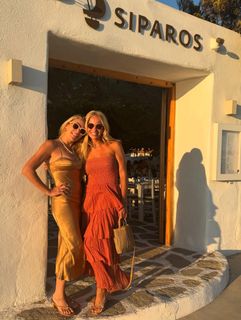 Busy Philipps feet photo thumbnail