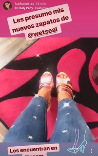 Bárbara Islas feet photo thumbnail