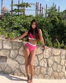 Bárbara Islas feet photo thumbnail