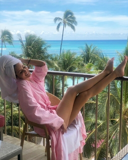 Bárbara Islas feet photo thumbnail