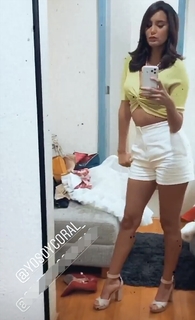Bárbara Islas feet photo thumbnail