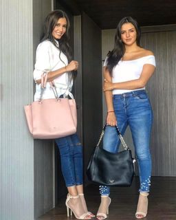 Bárbara Islas feet photo thumbnail