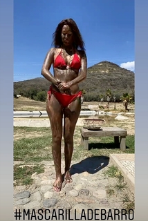 Bárbara Islas feet photo thumbnail