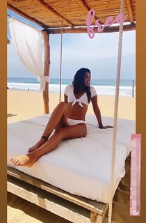 Bárbara Islas feet photo thumbnail