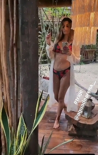 Bárbara Islas feet photo thumbnail