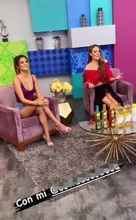 Bárbara Islas feet photo thumbnail