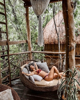 Bárbara Islas feet photo thumbnail