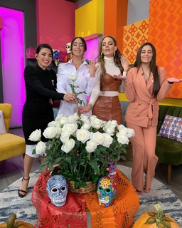 Bárbara Islas feet photo thumbnail