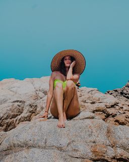 Bárbara Islas feet photo thumbnail