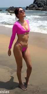 Bárbara Islas feet photo thumbnail