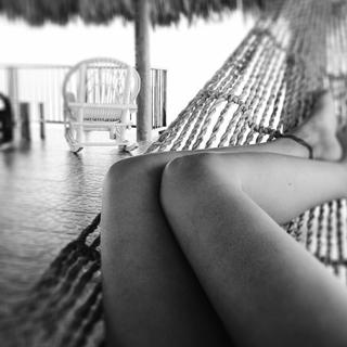 Bárbara Mori feet photo thumbnail