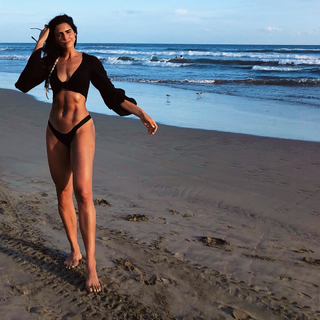 Bárbara de Regil feet photo thumbnail