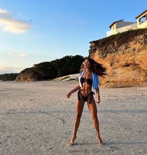 Bárbara de Regil feet photo thumbnail