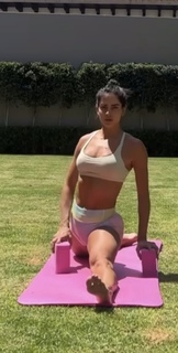 Bárbara de Regil feet photo thumbnail