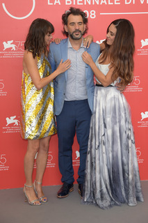 Bérénice Bejo feet photo thumbnail