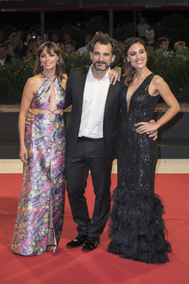 Bérénice Bejo feet photo thumbnail