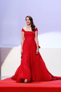 Bérénice Bejo feet photo thumbnail